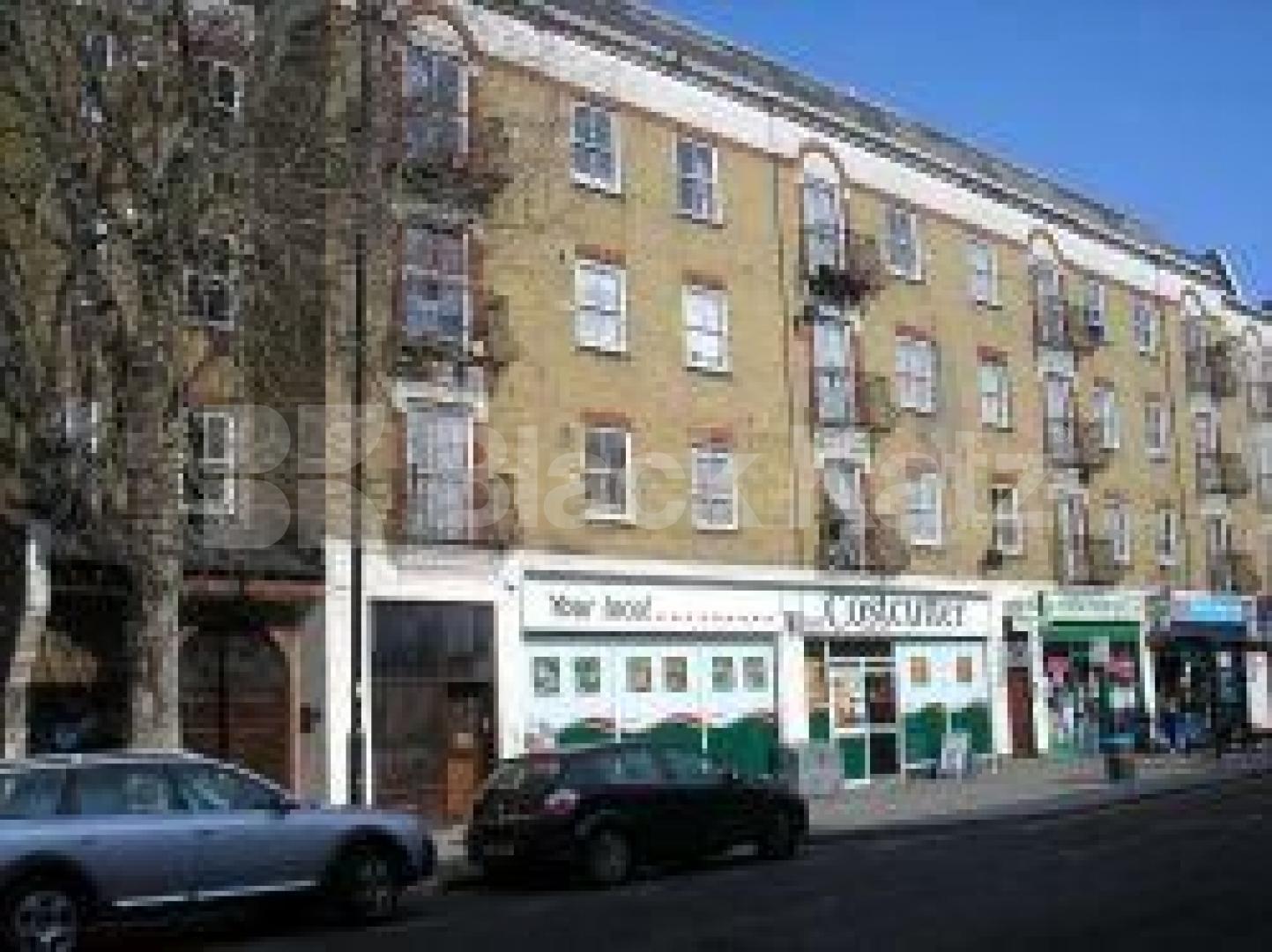 			IDEAL FOR 3 SHARERS!, 2 Bedroom, 1 bath, 1 reception Flat			 York Way, Caledonian Road